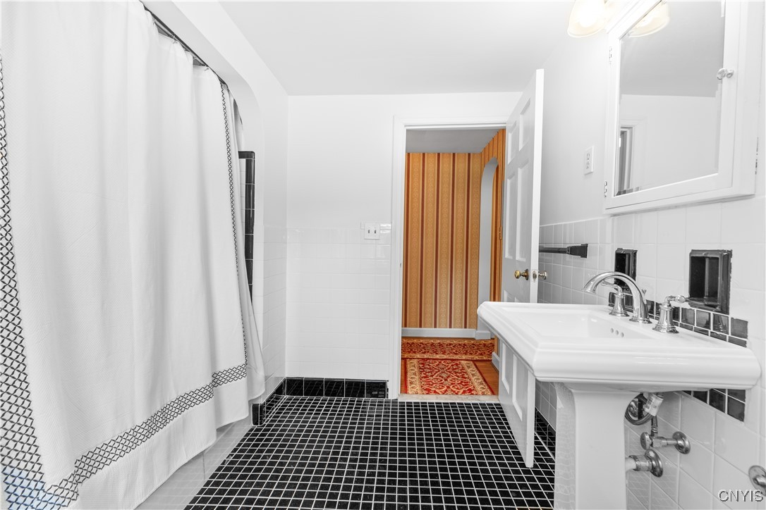 74 Hartford Ter, New Hartford, New York image 30