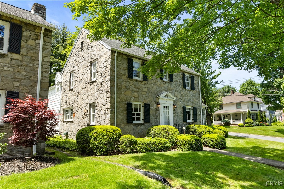 74 Hartford Ter, New Hartford, New York image 6