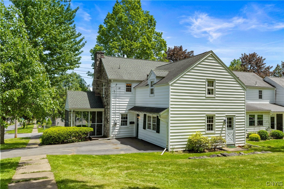 74 Hartford Ter, New Hartford, New York image 3
