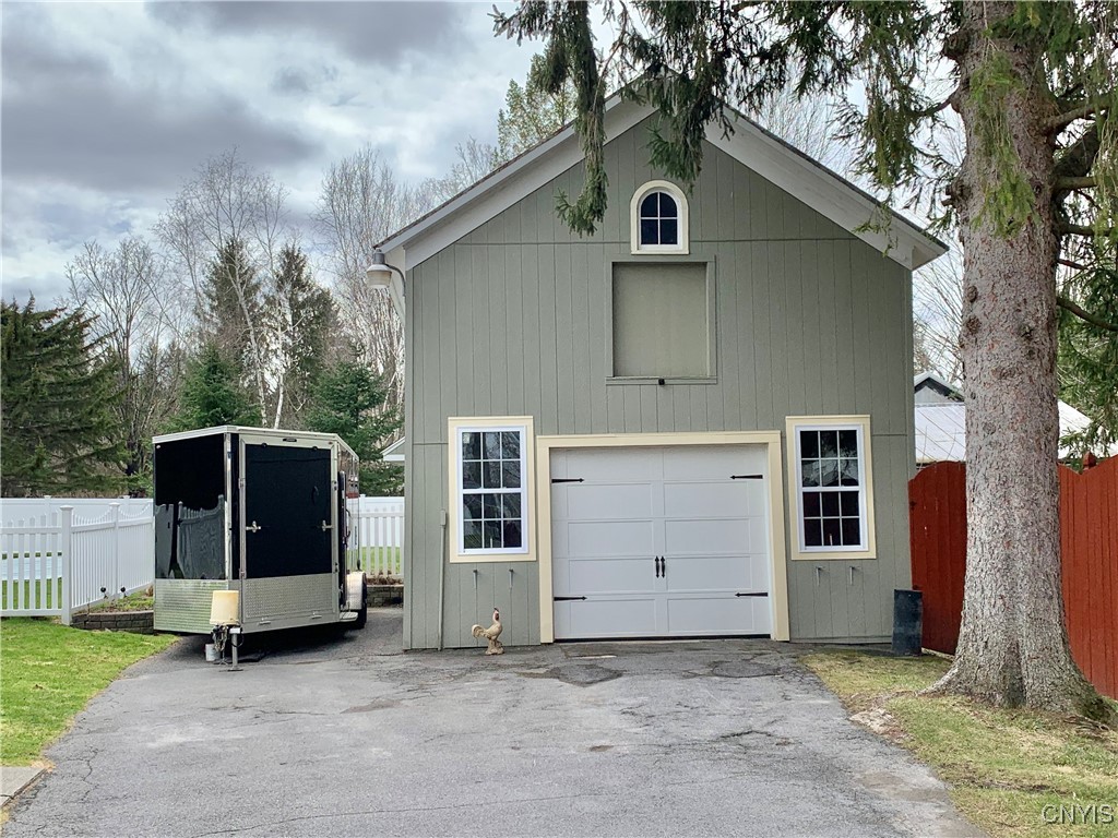 424 White Street, Sangerfield, New York image 4