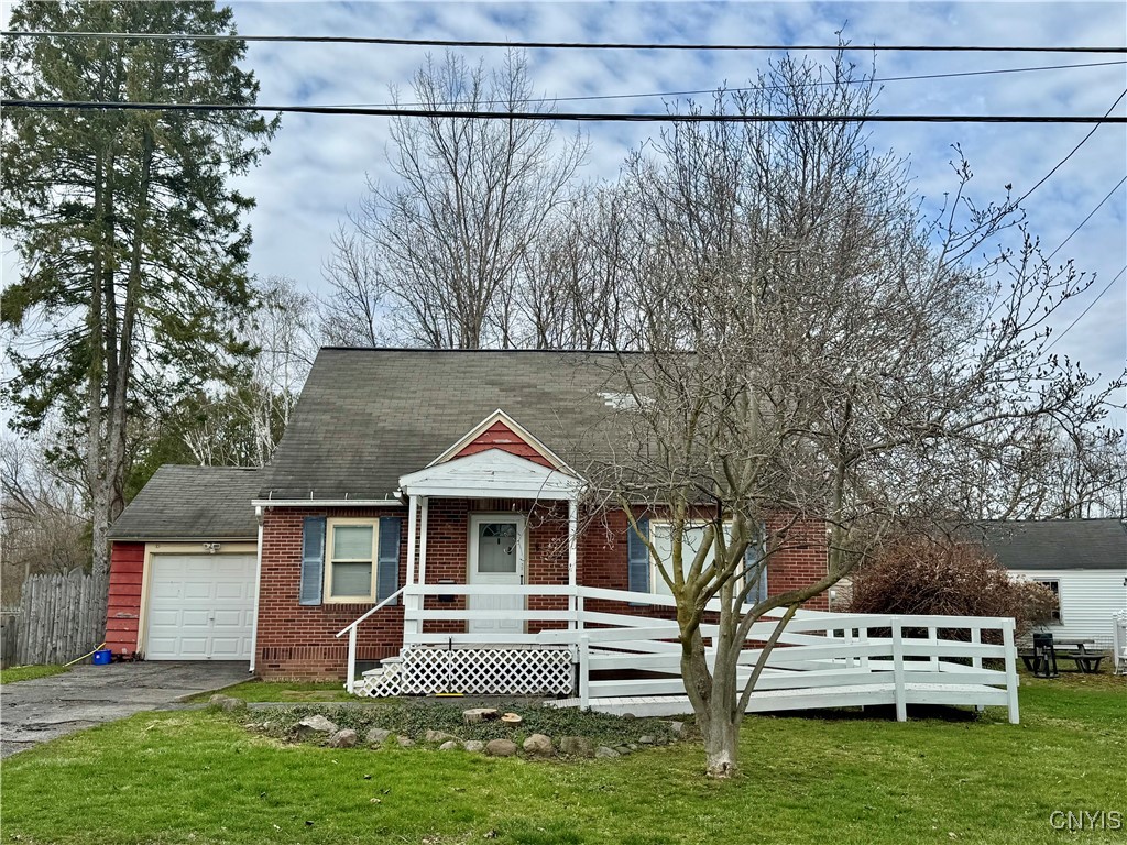 2 Donald Place

                                                                             Salina                                

                                    , NY - $140,000