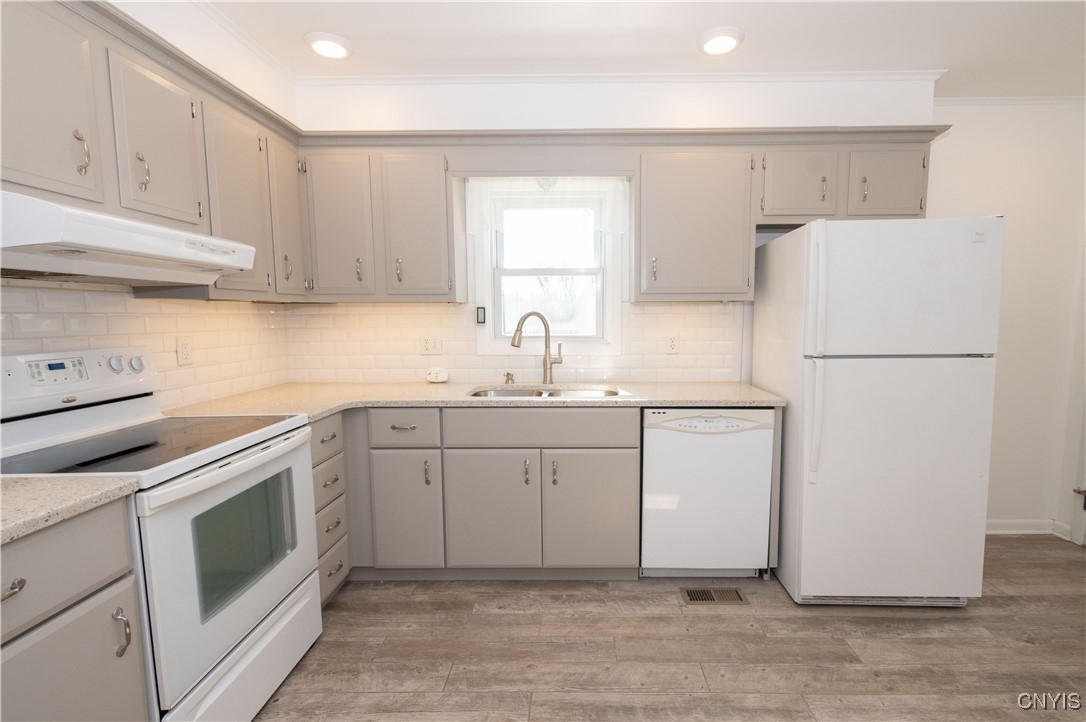 Throop, New York 13021, United States, 3 Bedrooms Bedrooms, ,2 BathroomsBathrooms,Residential,Active,221896