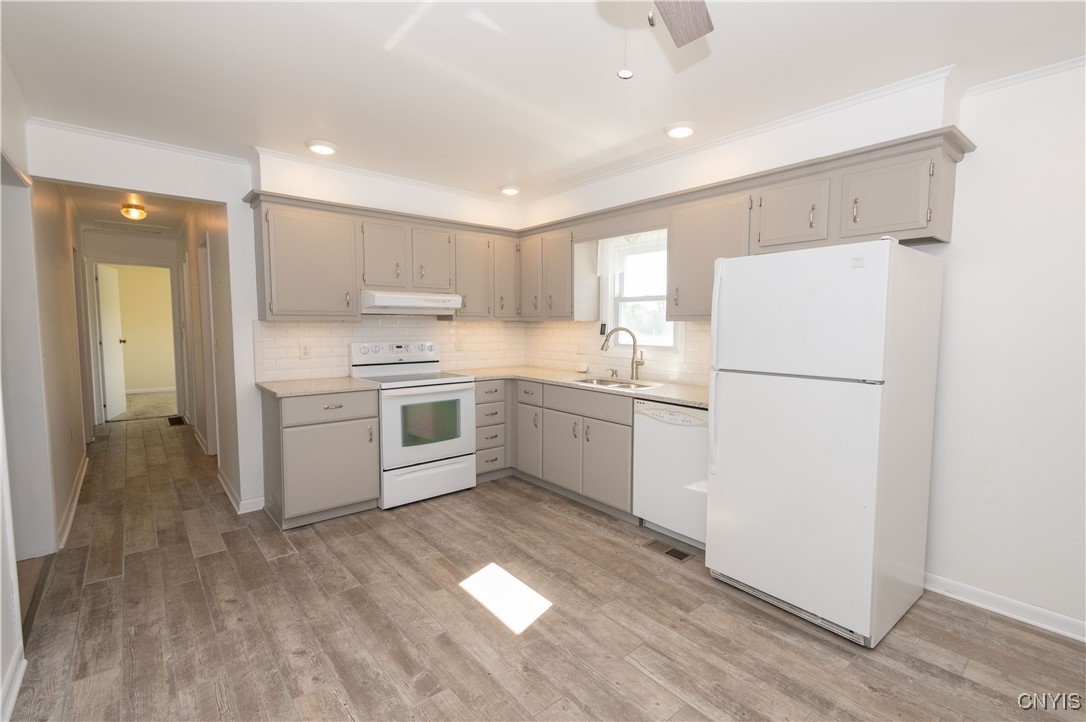 Throop, New York 13021, United States, 3 Bedrooms Bedrooms, ,2 BathroomsBathrooms,Residential,Active,221896