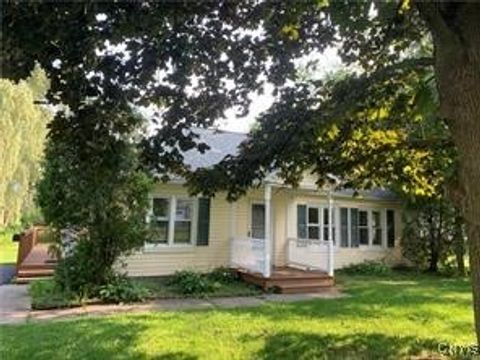 Photo of 2 Highland Street, Skaneateles, NY 13152 (MLS # S1648391)