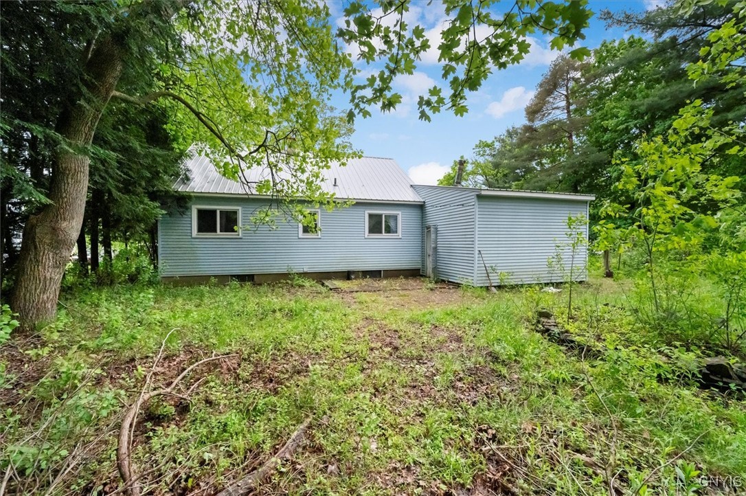 410 Pinewood Drive, Utica, New York image 4