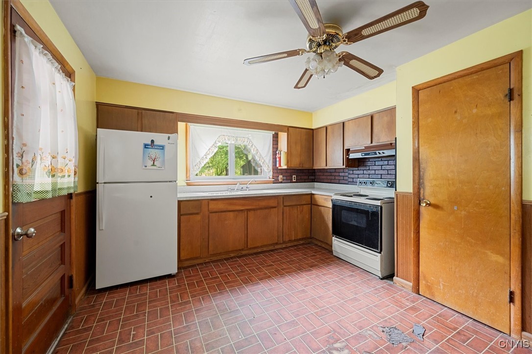 410 Pinewood Drive, Utica, New York image 8