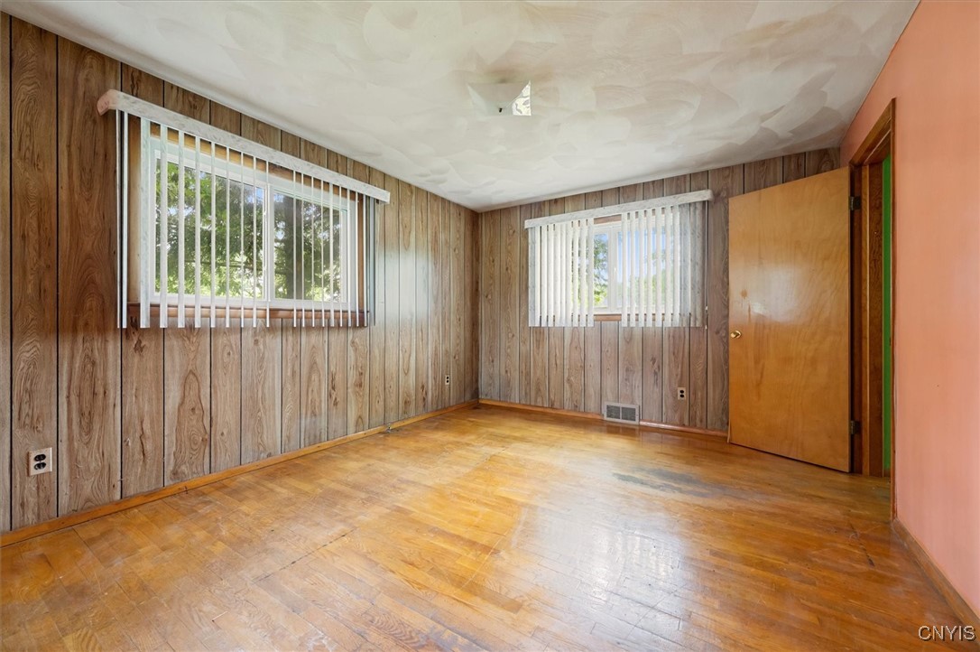 410 Pinewood Drive, Utica, New York image 17