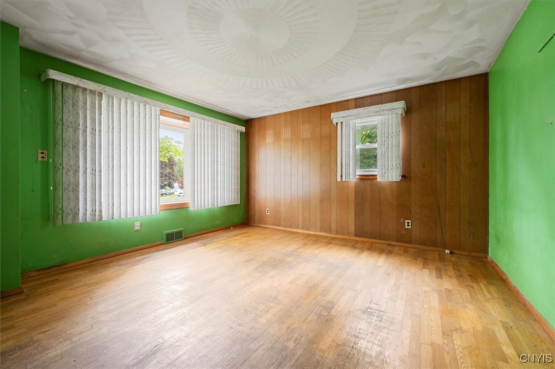410 Pinewood Drive, Utica, New York image 11