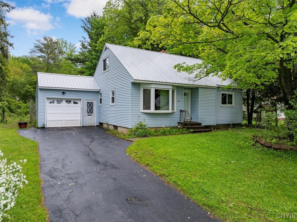 410 Pinewood Drive, Utica, New York image 1
