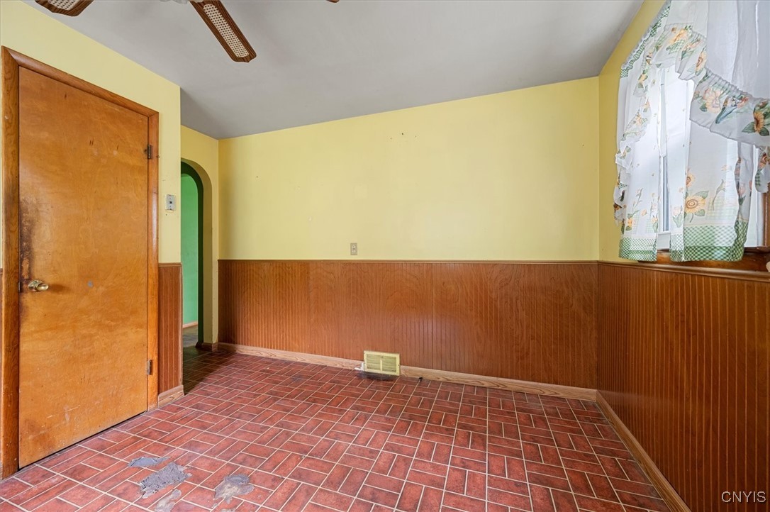 410 Pinewood Drive, Utica, New York image 25