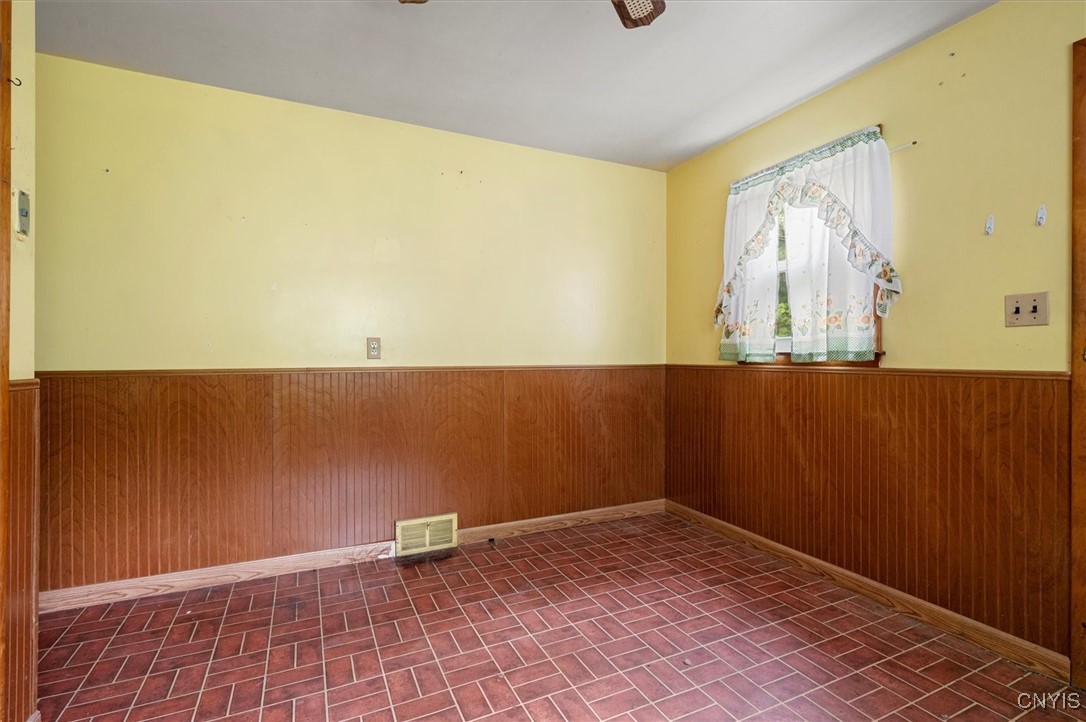 410 Pinewood Drive, Utica, New York image 10