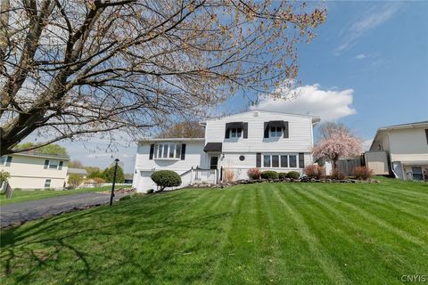 Homes For Sale - 102 Seitz Drive<br/> Onondaga County, Camillus, NY 13031