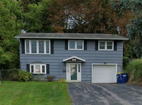 Photo of 310 Gordon Parkway, Camillus, NY 13219 (MLS # S1654854)