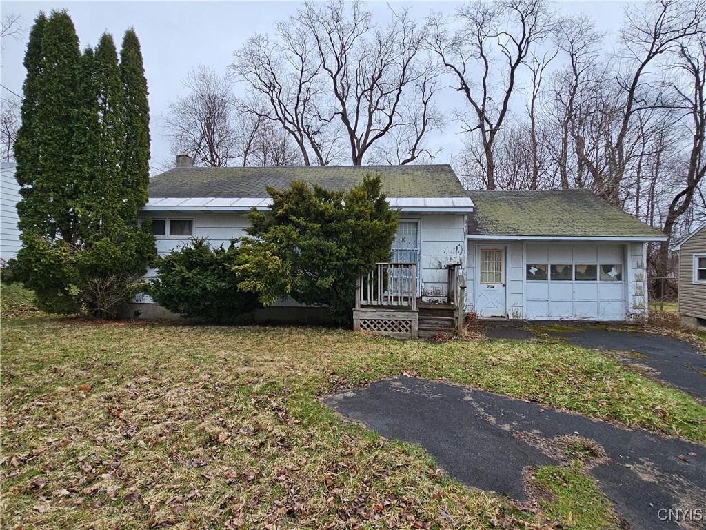 704 Dawes Avenue, Utica, New York image 2