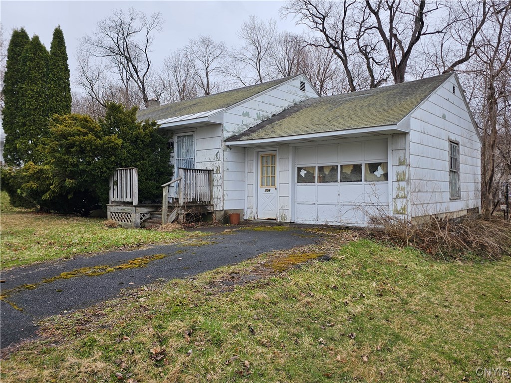 704 Dawes Avenue, Utica, New York image 3