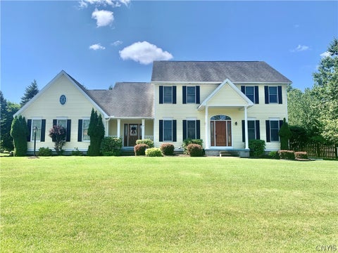 Photo of 64 Ironwood Road, New Hartford, NY 13413 (MLS # S1704313)
