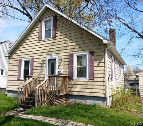 Photo of 916 Elwood Street, Rome, NY 13440 (MLS # S1682122)