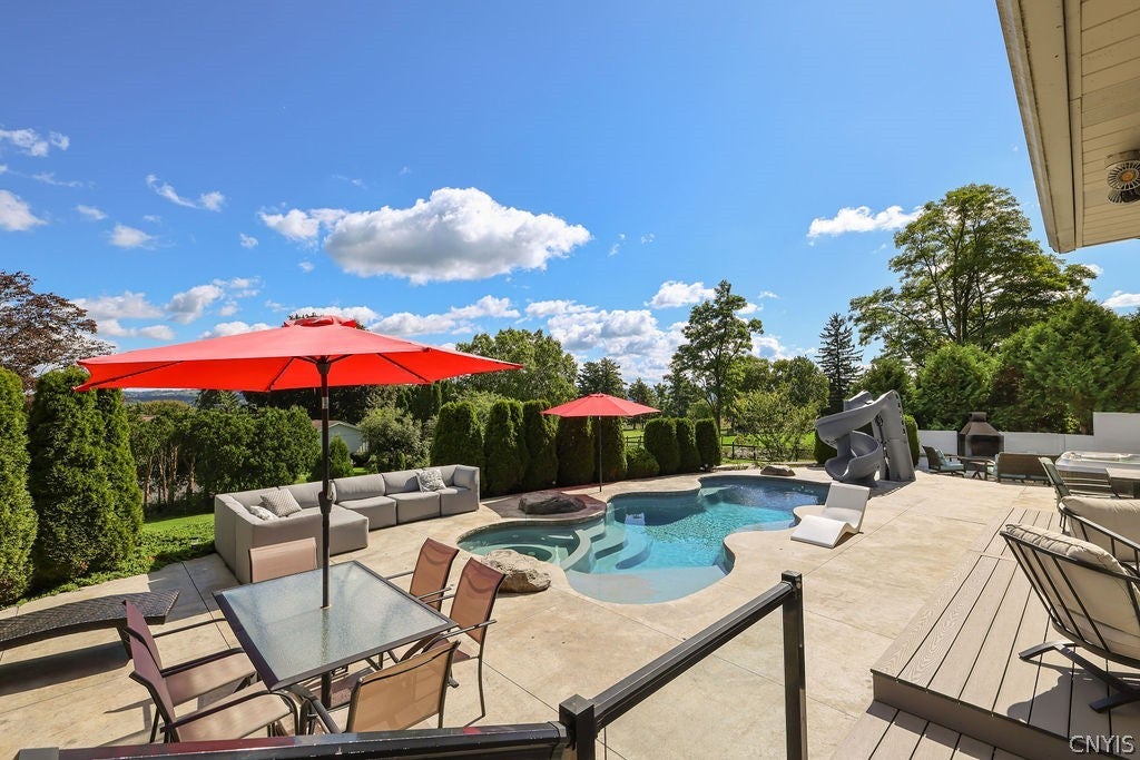 3104 W Lake Road