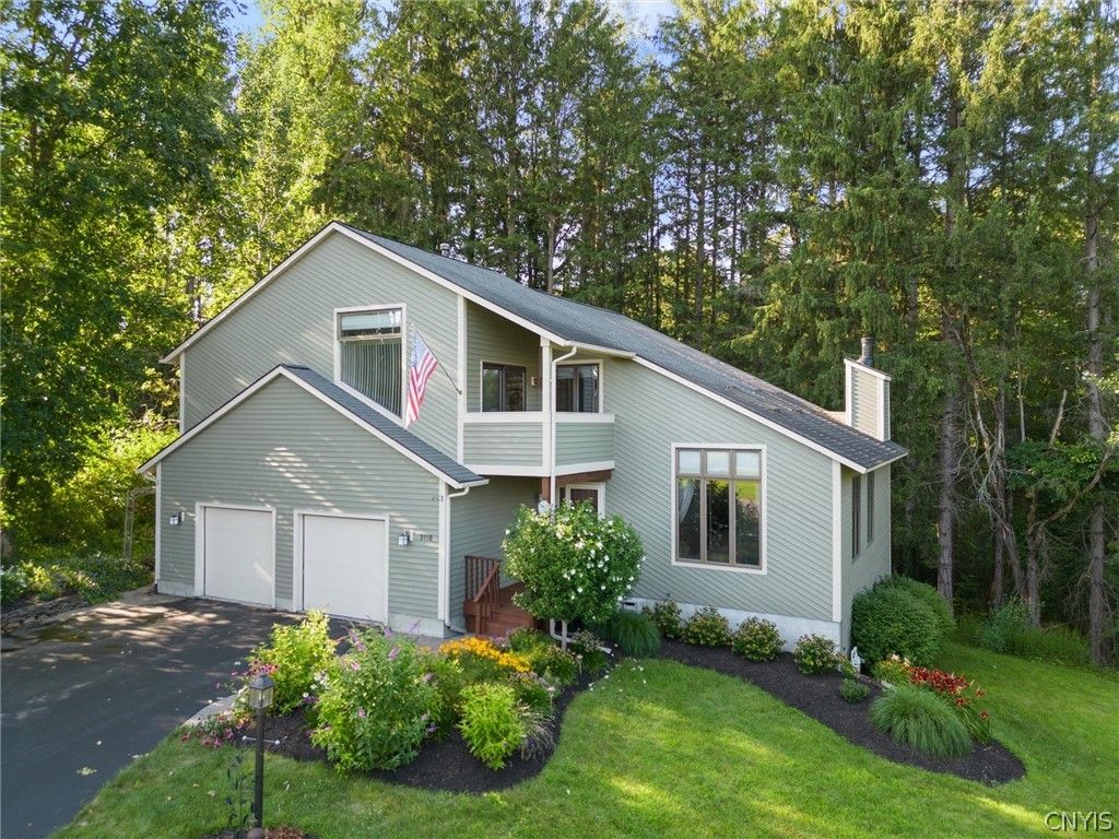 Photo of 9110 Frenchmans Creek Drive, Lysander, NY 13135 (MLS # S1666684)