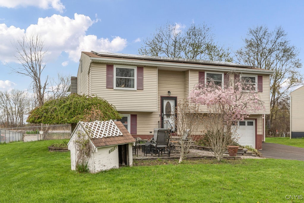 8111 Thurston Drive, Cicero, New York image 1