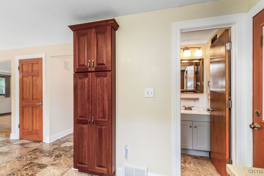 508 Glenview Parkway Pkwy, Camillus, New York image 14