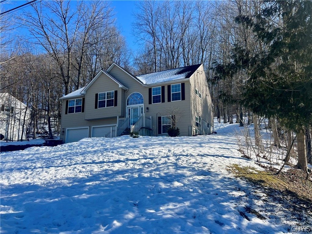 Photo of 7788 Ravenswood Lane, Manlius, NY 13104 (MLS # S1664648)