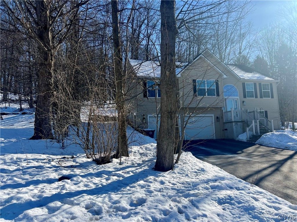 Photo of 7788 Ravenswood Lane, Manlius, NY 13104 (MLS # S1664648)