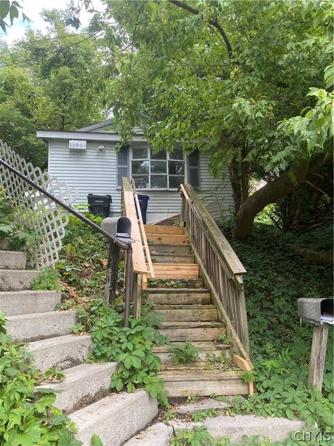 Homes For Sale - 151 Arsenal Drive<br/> Onondaga County, Syracuse, NY 13205