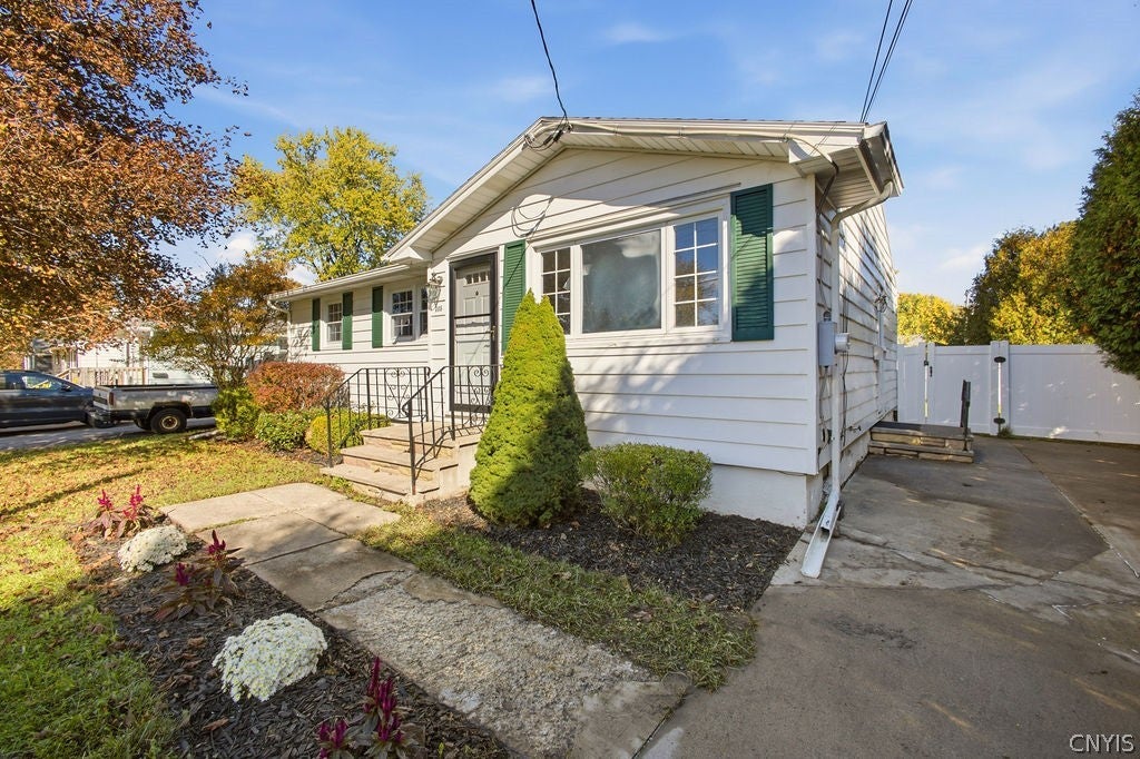 105 Glenwood Drive S