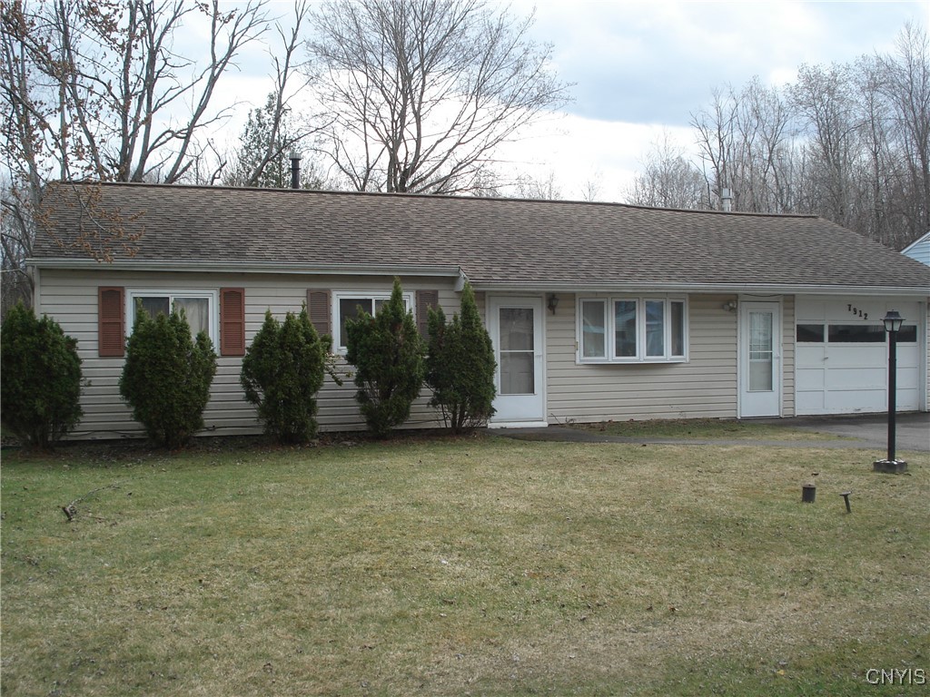 7912 Eisenhower Boulevard, Cicero, New York image 2