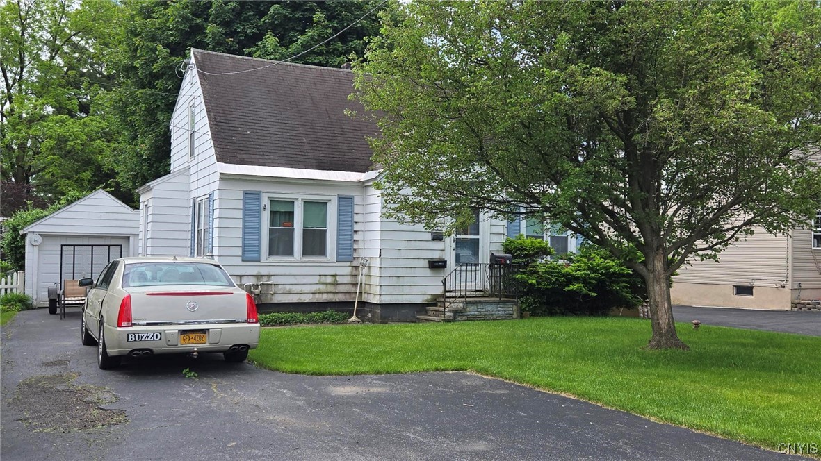 216 Melrose Drive, Clay, New York image 1