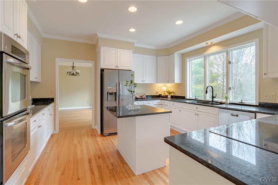 8405 Turnberry Drive, Manlius, New York image 16