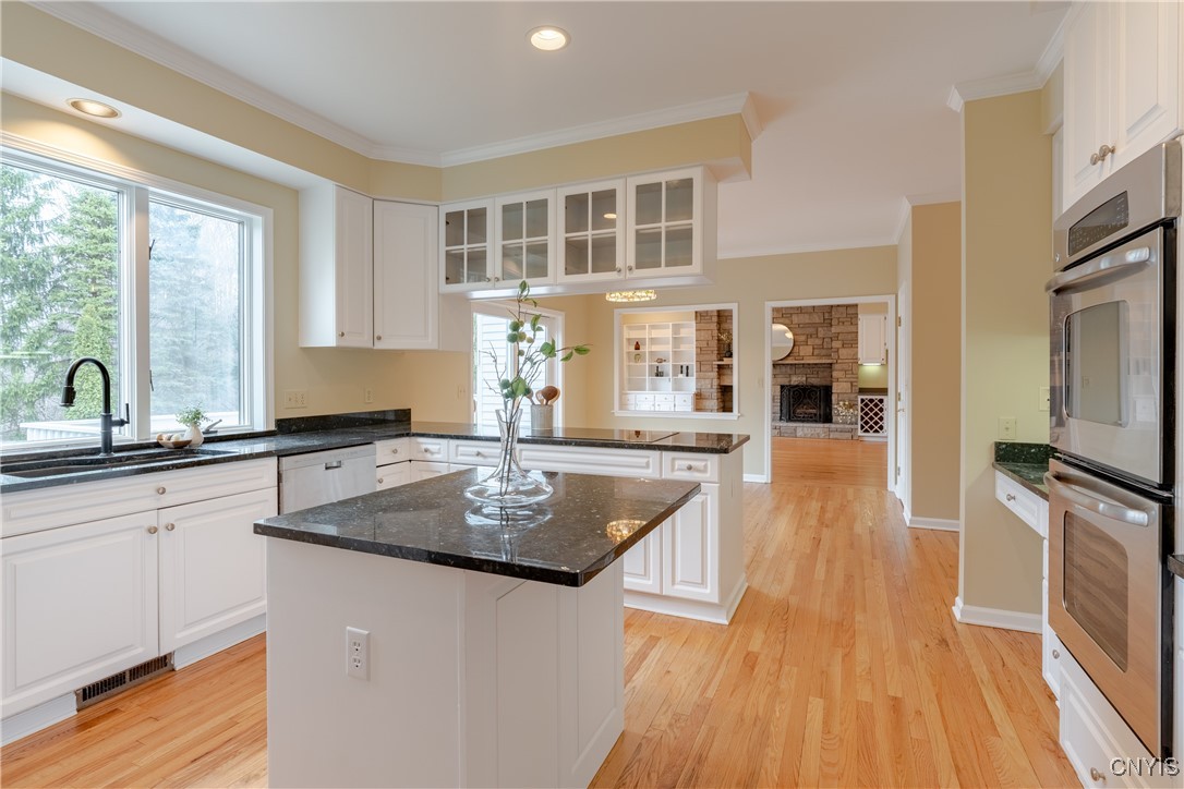 8405 Turnberry Drive, Manlius, New York image 15