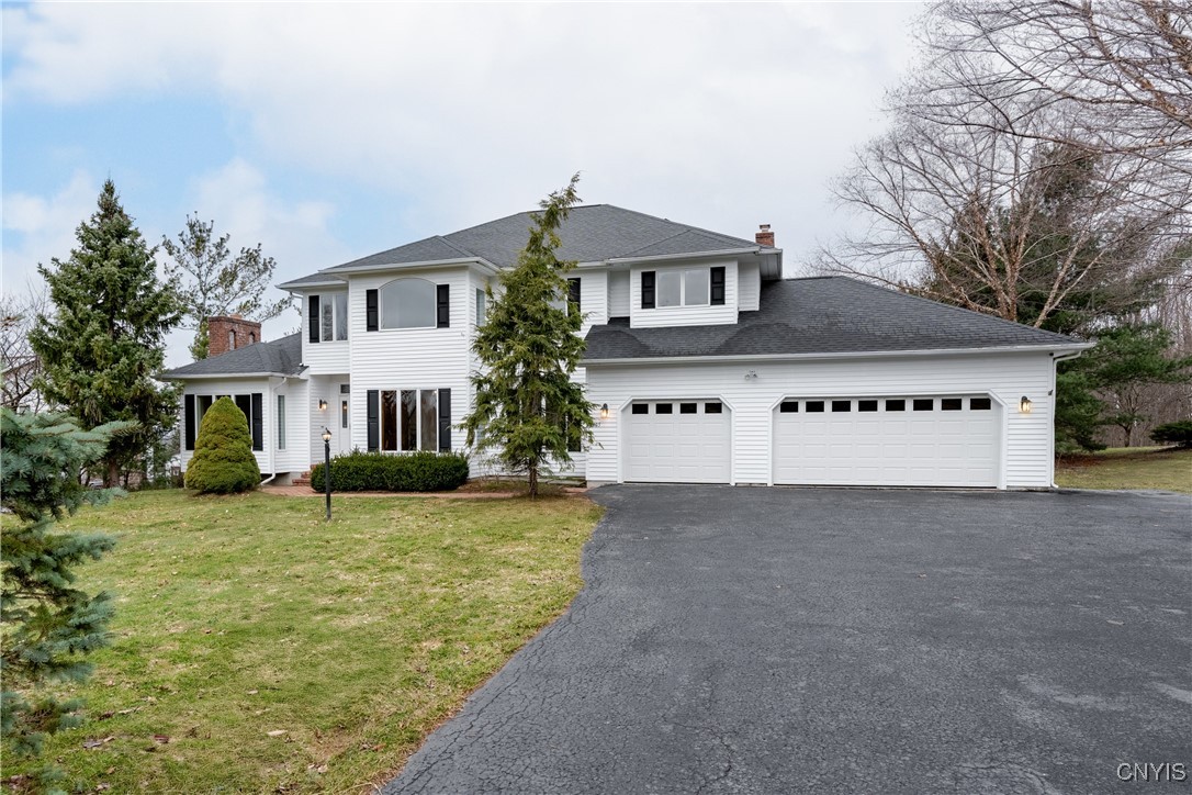 8405 Turnberry Drive, Manlius, New York image 1