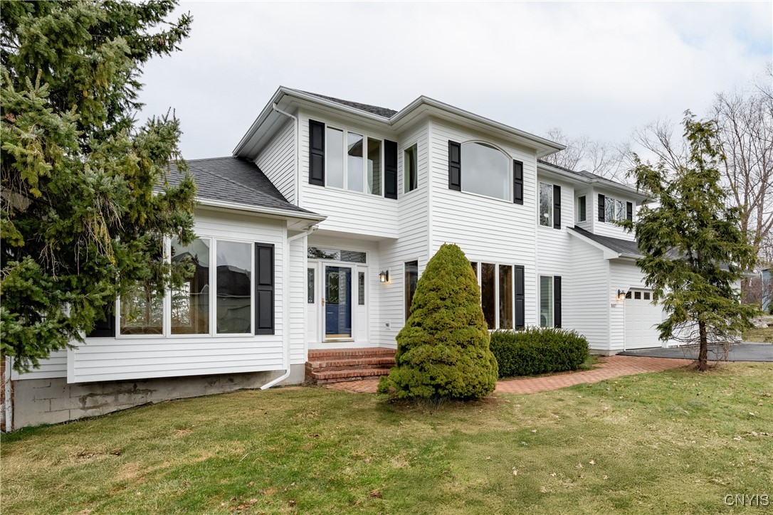 8405 Turnberry Drive, Manlius, New York image 2