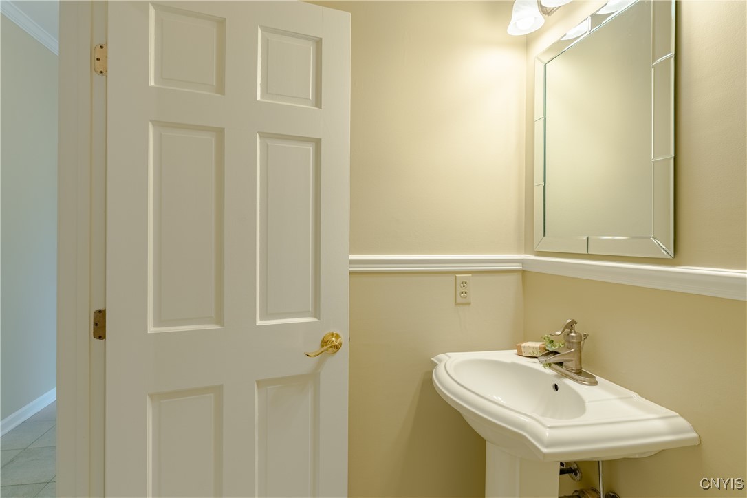 8405 Turnberry Drive, Manlius, New York image 24