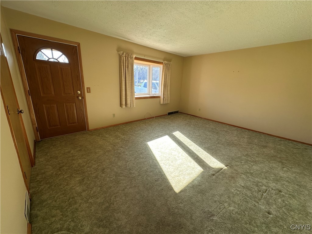 139 Dormar Drive, Clay, New York image 5