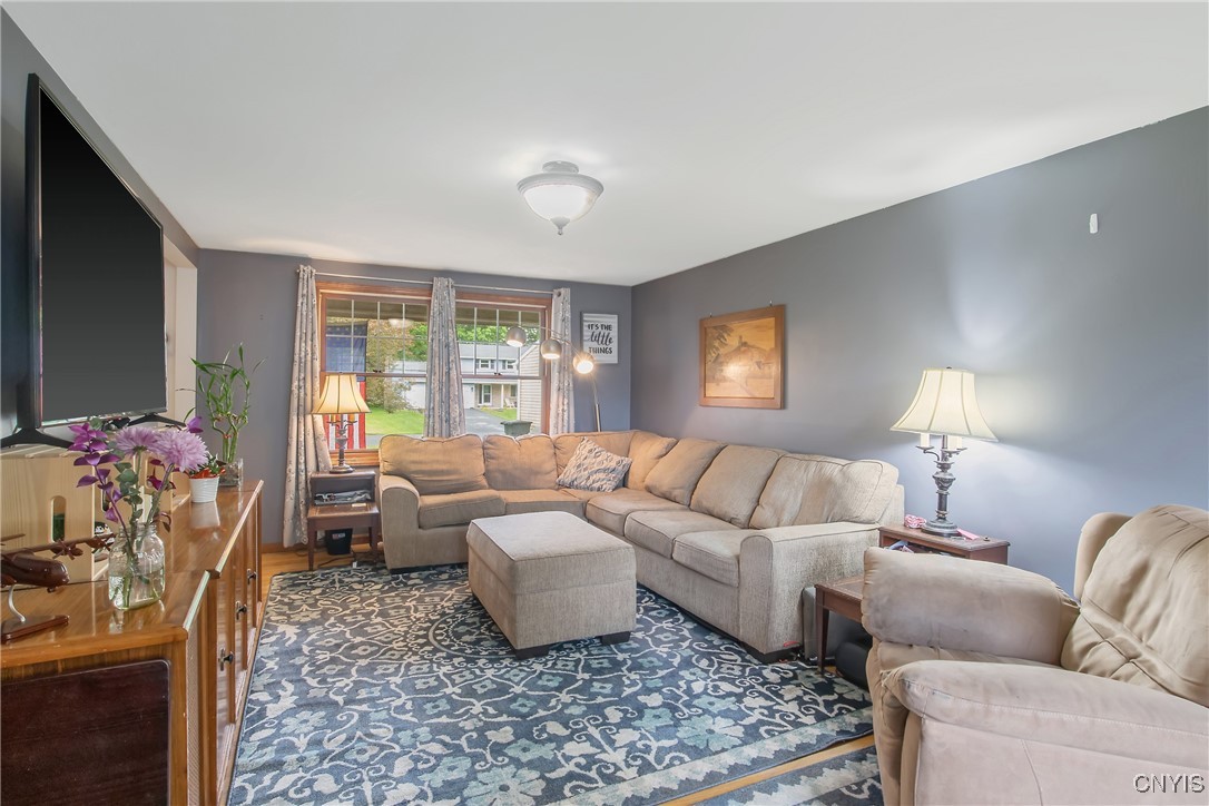 8013 Plinius Way, Clay, New York image 9