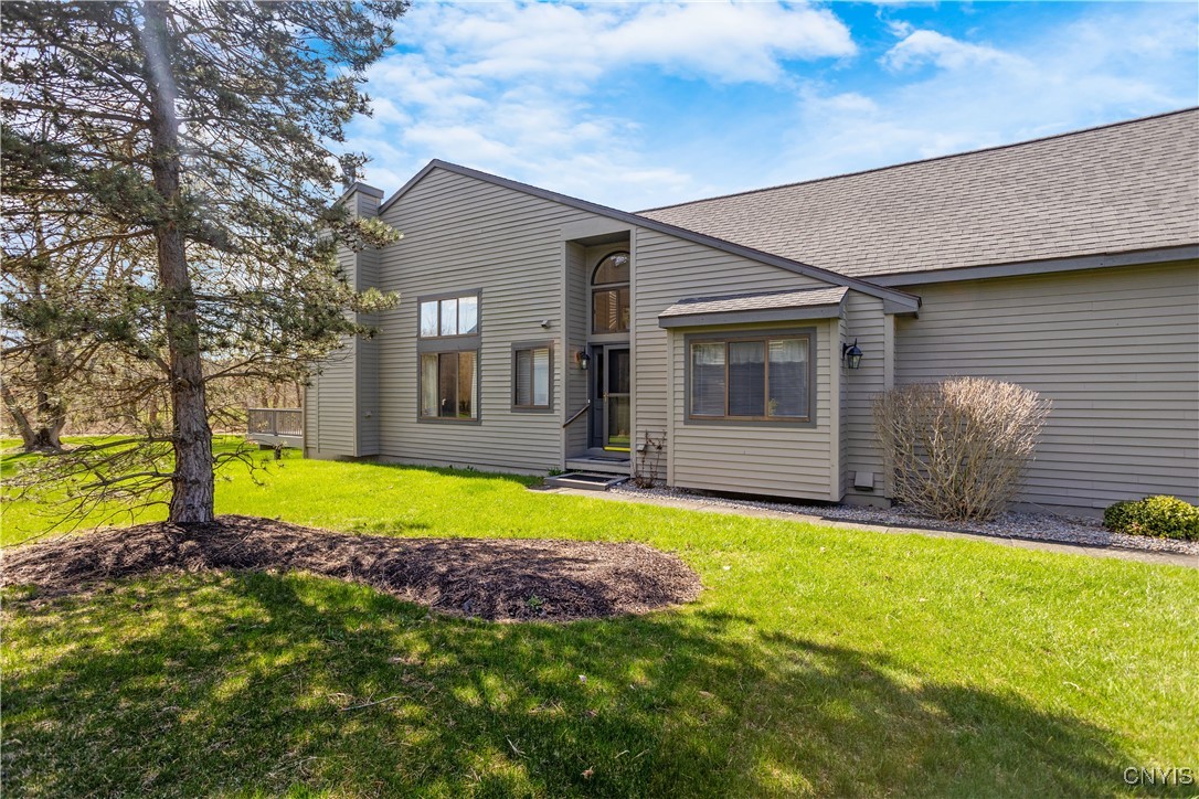 4842 Huntwood Path, Manlius, New York image 2
