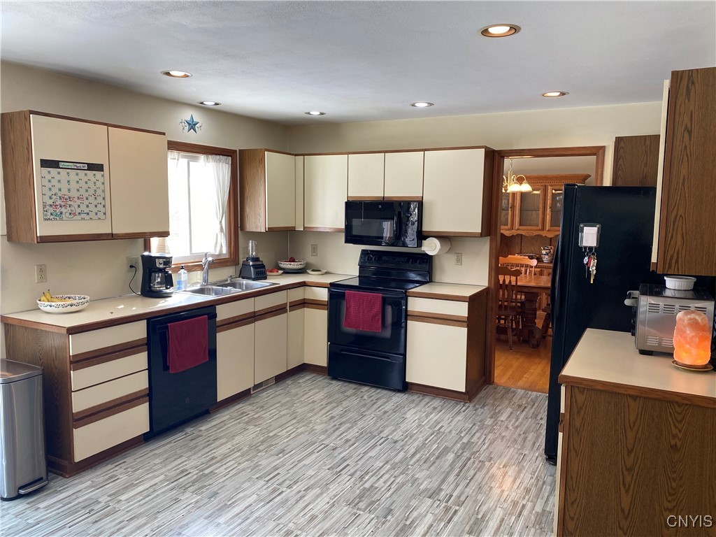 9465 Hawkeye Drive, Cicero, New York image 12