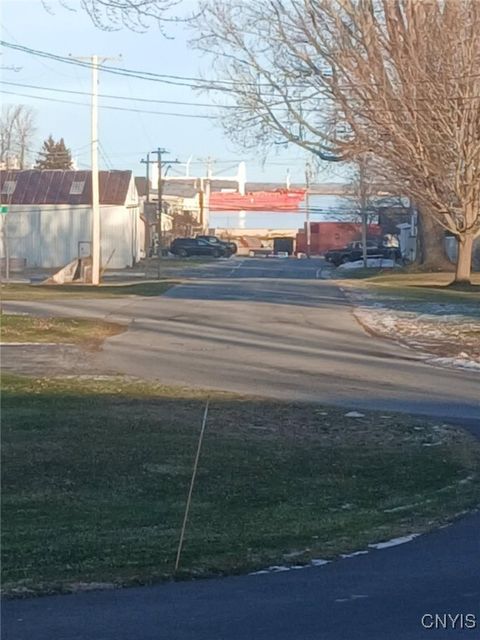 Tiny photo for 610 E Lake Street, Cape Vincent, NY 13618 (MLS # S1655422)