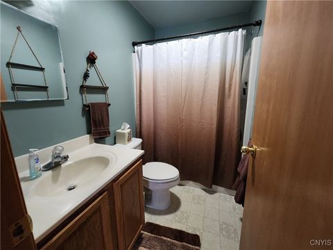 Tiny photo for 610 E Lake Street, Cape Vincent, NY 13618 (MLS # S1655422)