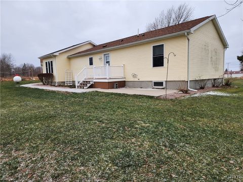 Tiny photo for 610 E Lake Street, Cape Vincent, NY 13618 (MLS # S1655422)