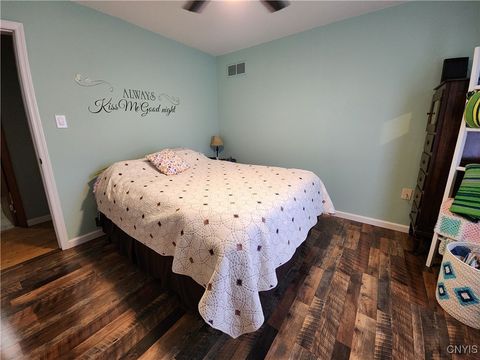 Tiny photo for 610 E Lake Street, Cape Vincent, NY 13618 (MLS # S1655422)