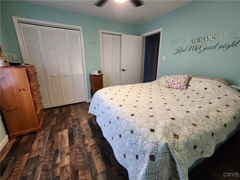 Tiny photo for 610 E Lake Street, Cape Vincent, NY 13618 (MLS # S1655422)