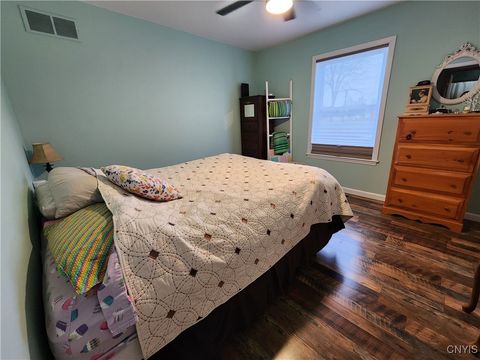 Tiny photo for 610 E Lake Street, Cape Vincent, NY 13618 (MLS # S1655422)