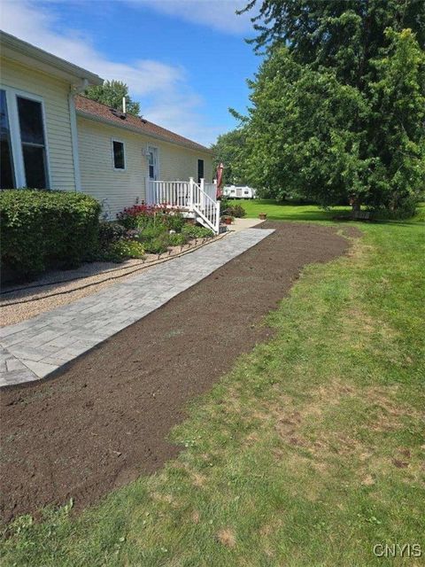 Tiny photo for 610 E Lake Street, Cape Vincent, NY 13618 (MLS # S1655422)