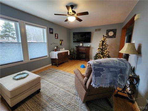 Tiny photo for 610 E Lake Street, Cape Vincent, NY 13618 (MLS # S1655422)