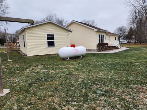 Tiny photo for 610 E Lake Street, Cape Vincent, NY 13618 (MLS # S1655422)