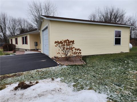 Tiny photo for 610 E Lake Street, Cape Vincent, NY 13618 (MLS # S1655422)